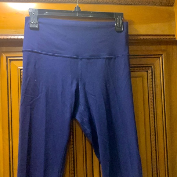 Lululemon High-Rise Navy Crop 19" in Size 8 - Picture 2 of 5